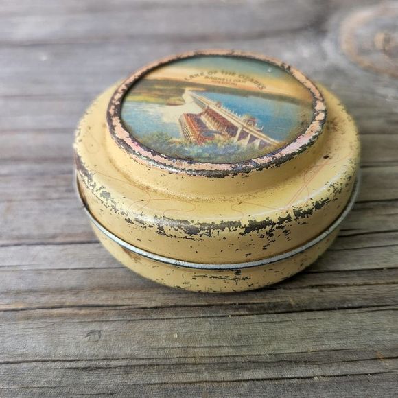 VINTAGE Tin Sewing Kit Souvenir OZARKS Travel orig threads, aged patina, - Picture 4 of 8